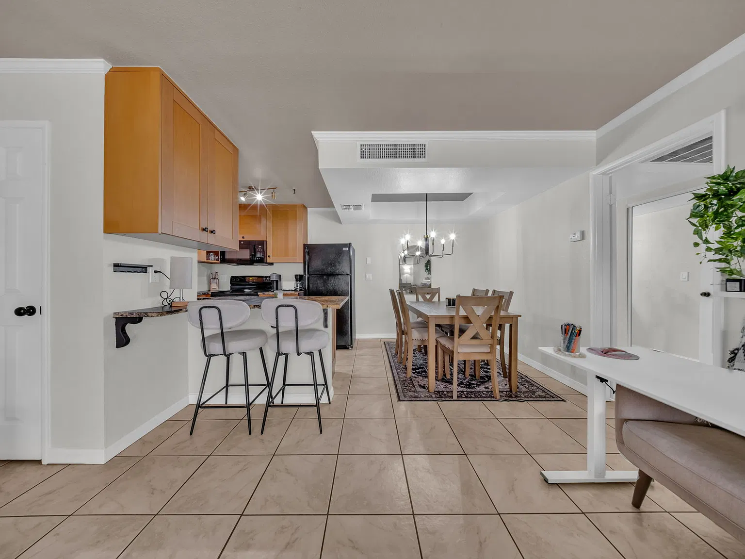 1 bed, 685 sqft, $1,400 — Photo 2