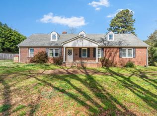 301 Hillcrest Dr, Greenwood, SC 29646