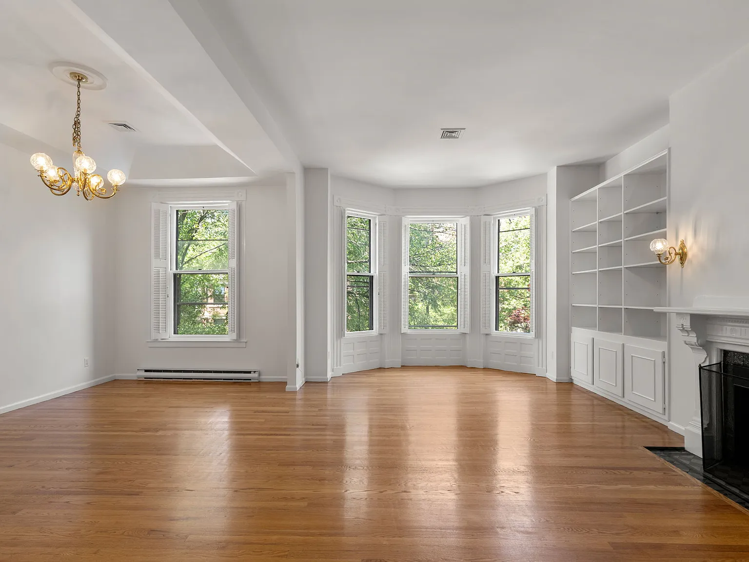 2 bed, 1300 sqft, $6,300 — Photo 2