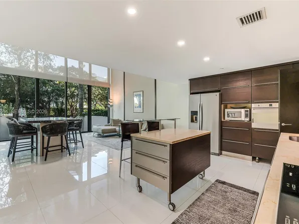 6000 Collins Ave, Miami Beach, FL