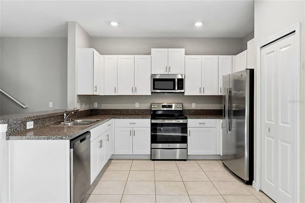 3 bed, 2.5 bath, 1634 sqft, $1,950 — Photo 4