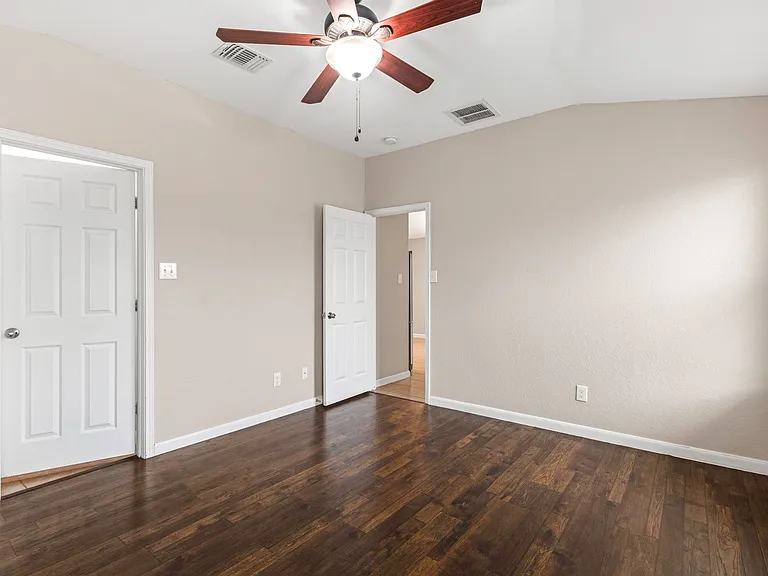 1021 Lauren St — Photo 14