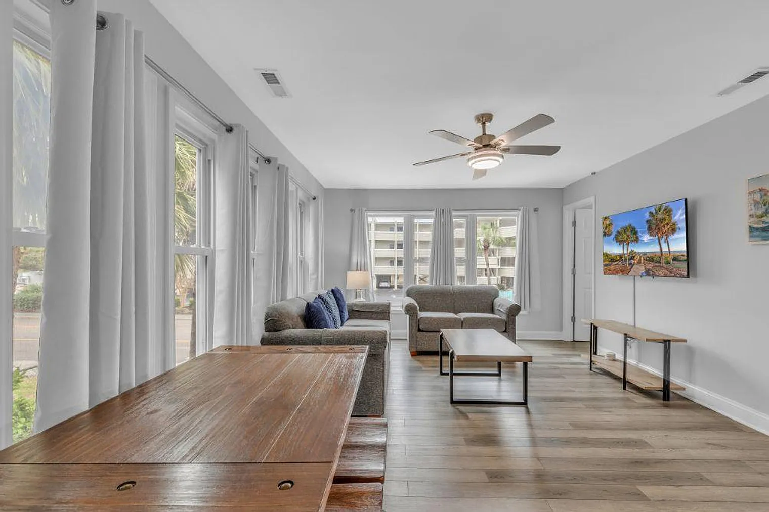 2 bed, 2.0 bath, 796 sqft, $4,723 — Photo 4