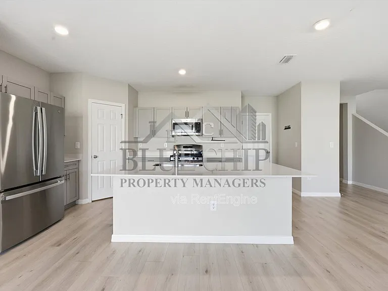 12937 Camarillo Pl — Photo 12