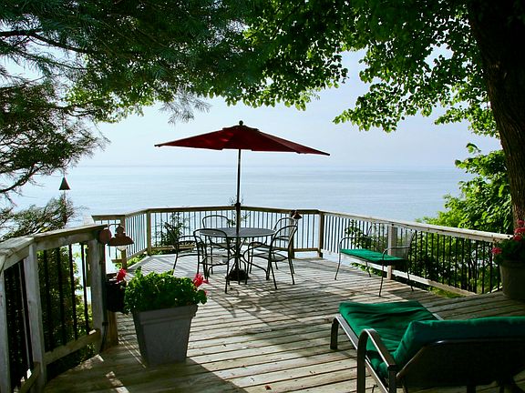 3rd image of 82 Bluff Dr
