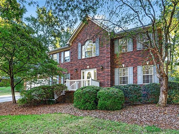 3rd image of 4668 Oakview Dr
