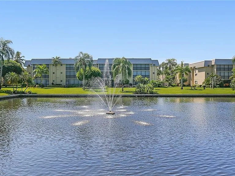 788 Park Shore Dr #B22 — Photo 34