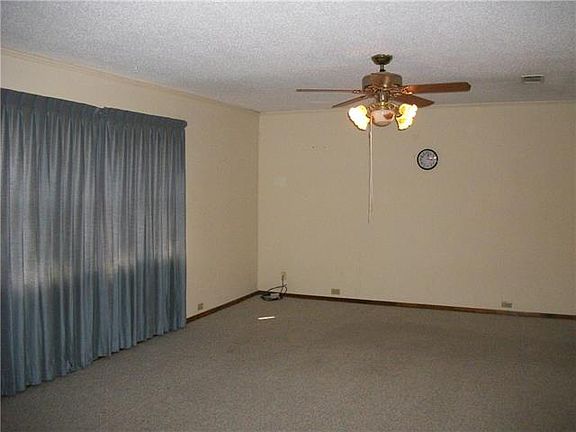 2nd image of 105 Horseshoe Dr