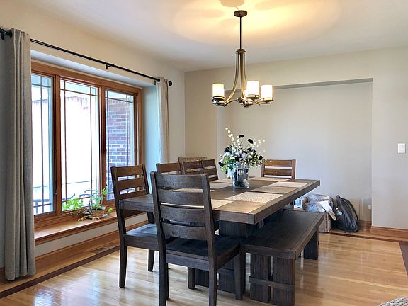 4th image of 715 Tremont St