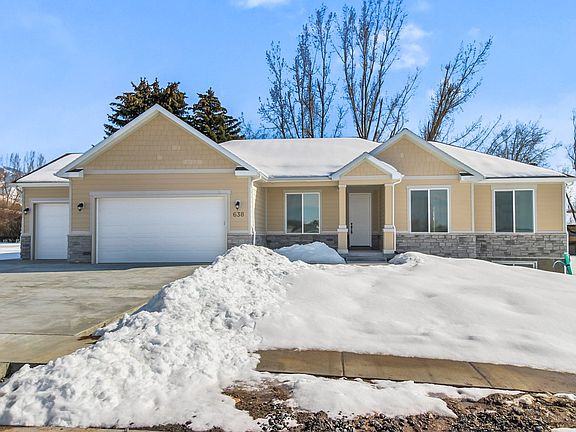 Front Finished home photos are representational images only. See sales agent for details.