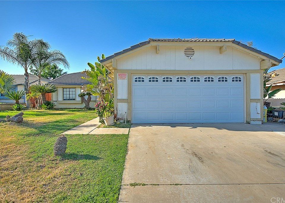 1st image of 23380 Sonnet Dr