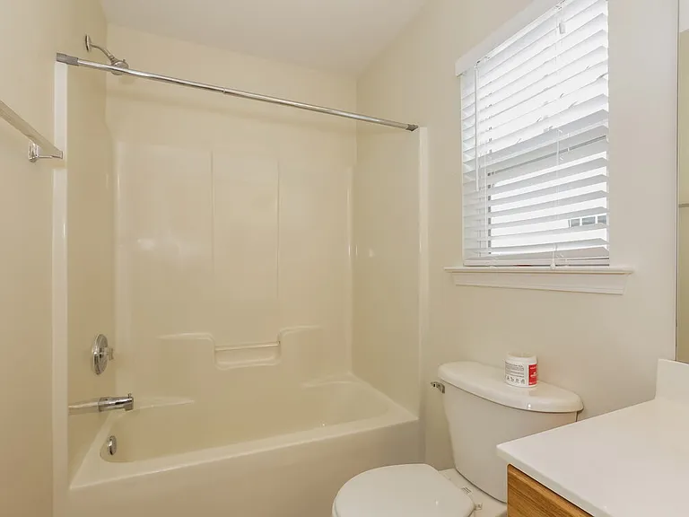 8264 Chatham Oaks Dr — Photo 15