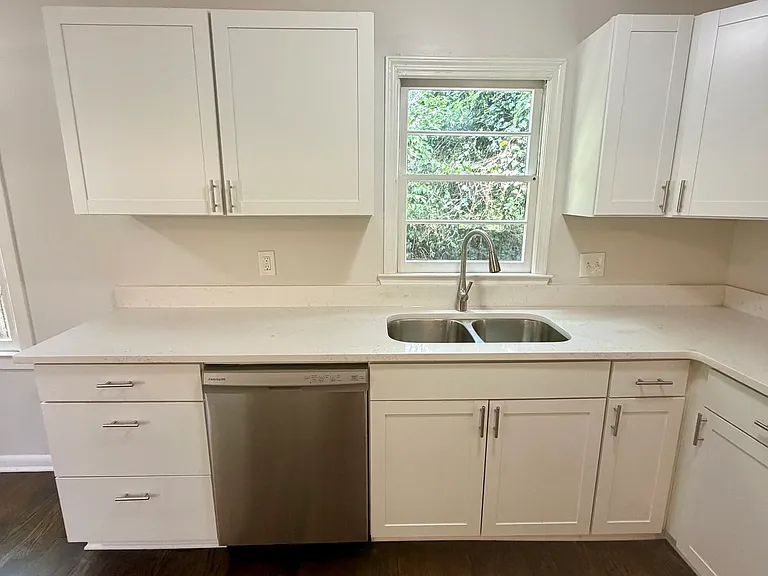 107 Stanley Ter — Photo 14