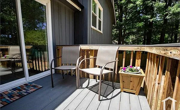 604 Colchester Dr — Photo 19