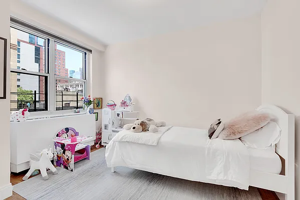 Sold by Modern Spaces | media 4