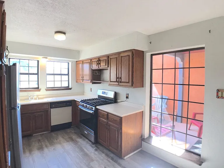 1099 Carmel Rd — Photo 11