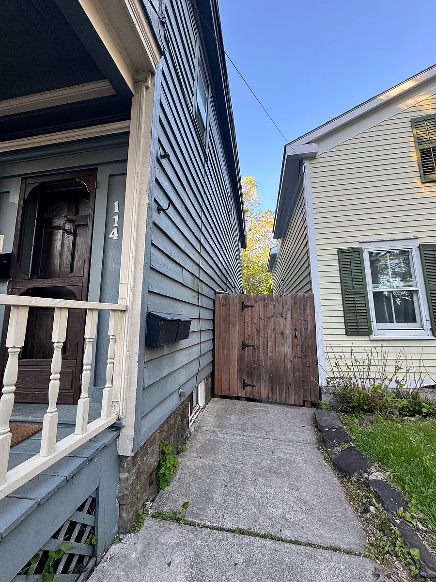Building Photo - 114 N Ferry St #2
