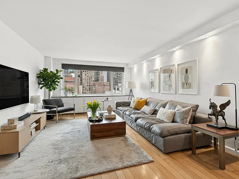 411 E 53rd St #10L — Photo 1