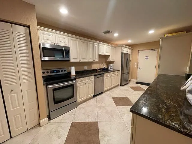 1020 Country Club Dr #406 — Photo 48