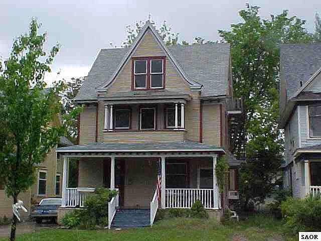 1st image of 204 W Grand River Ave