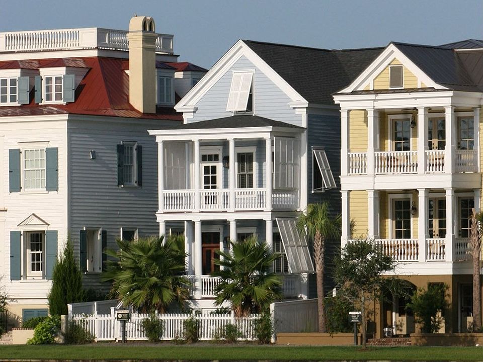 Lakefront home in I'On