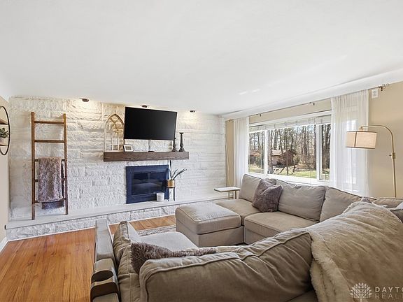 5th image of 410 Tanglewood Dr