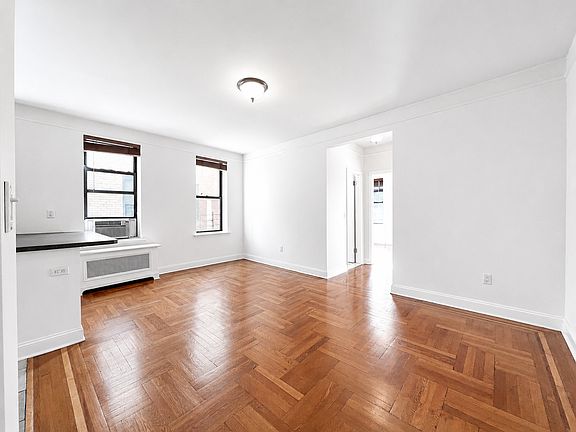 5th image of 105 Pinehurst Ave APT 63