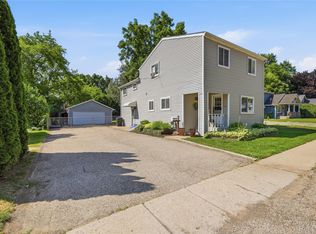 572 Atwater St, Lake Orion, MI 48362