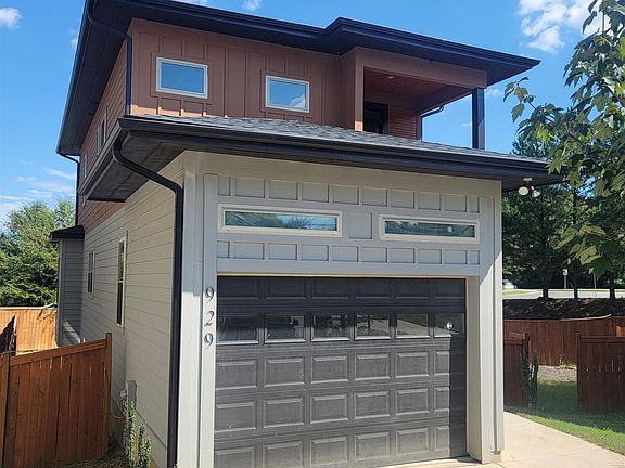 3rd image of 929 E Ramseur St #4