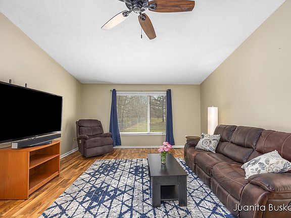 3rd image of 2650 Stonehaven Dr SW