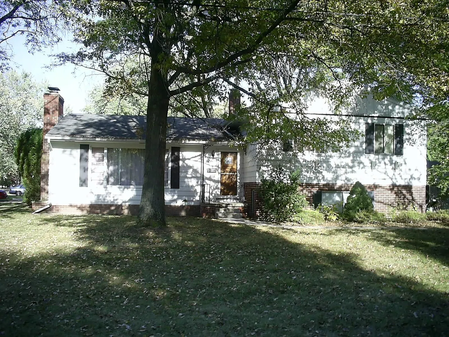 2405 Greenlawn Dr photo 1
