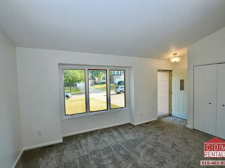 632 53rd St — Photo 3