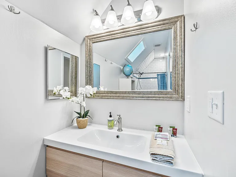 1146 Wade St NE — Photo 12