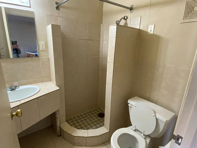 1322 Avenue C — Photo 3