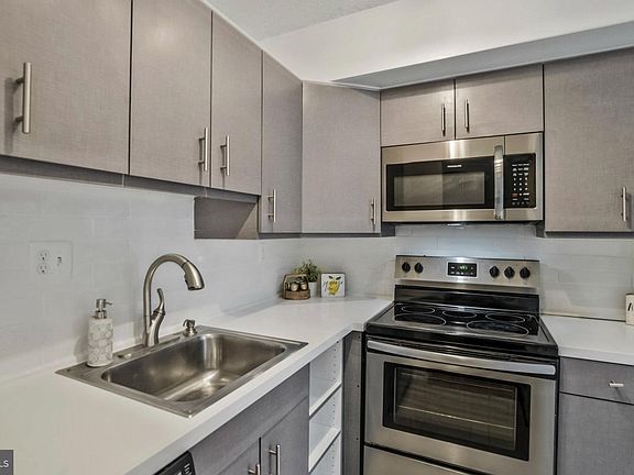 3rd image of 8601 Sacramento Dr #8601