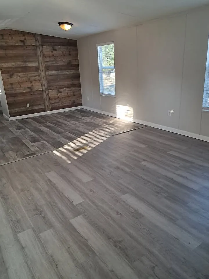 3 bed, $959 — Photo 1