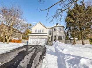 1098 Secretariate Rd, Newmarket, ON L3X1M3