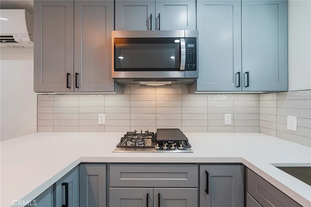 1 bed, 400 sqft, $2,200 — Photo 4