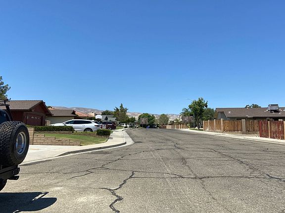 5th image of 403 Alpine St