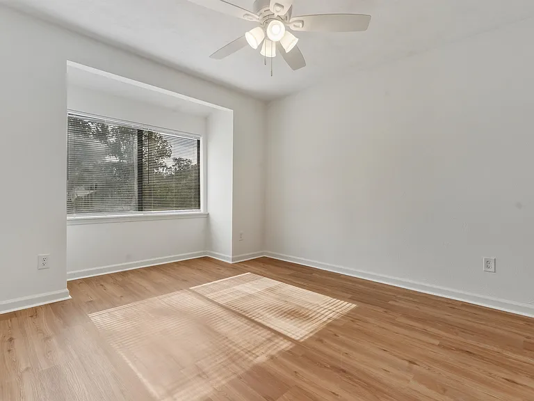 2900 Woodrich Dr #202 — Photo 12