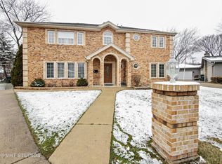 414 Warren Rd, Glenview, IL 60025