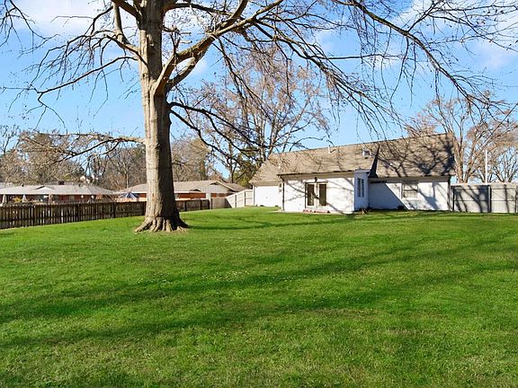 5th image of 2800 Spring Hill Dr