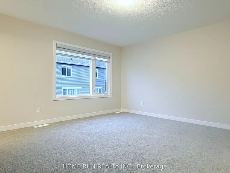 381 Les Emmerson Dr — Photo 9