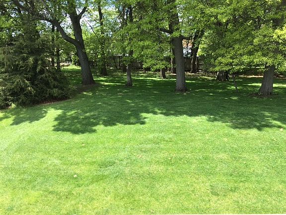 2nd image of 618 Lois Ln