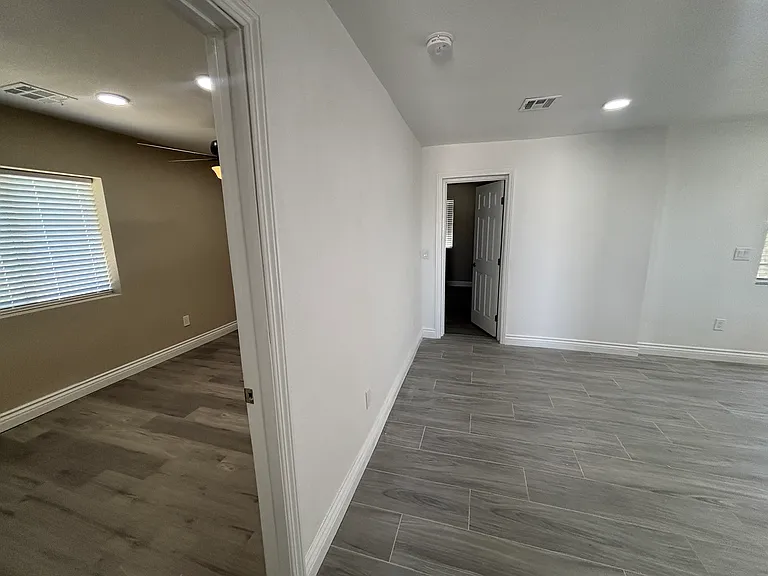 2047 Westwind Rd #1/2 — Photo 8