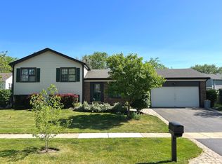 840 Windemere Ln, Lake Zurich, IL 60047