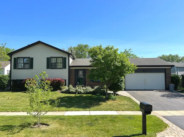 840 Windemere Ln, Lake Zurich, IL 60047
