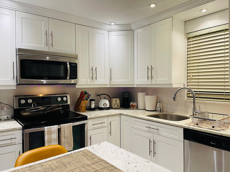 1st image of 215 NE 16th Ave #111