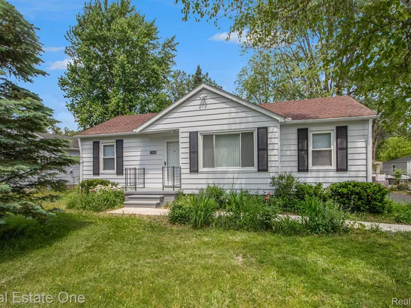 29604 W Huron River Dr, Flat Rock, MI 48134