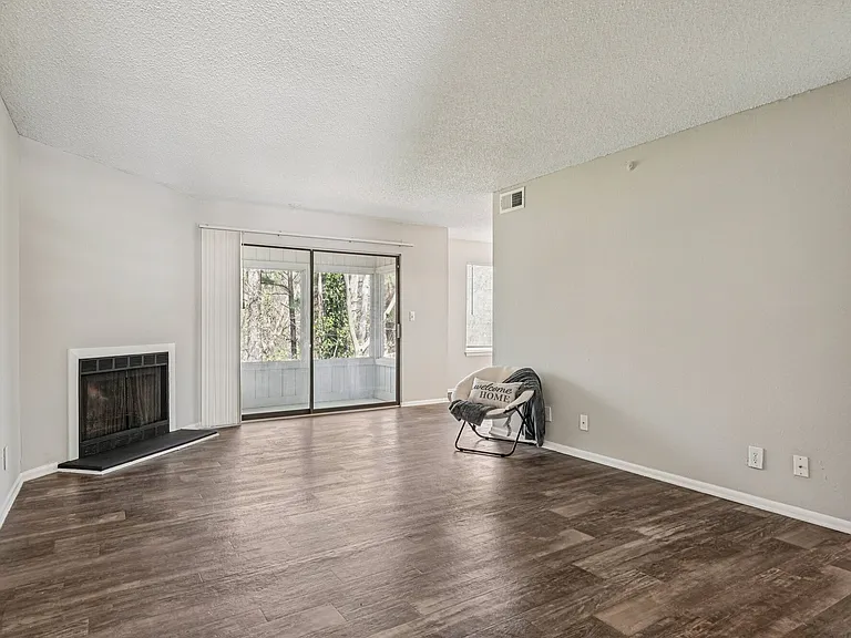 Las Palmas Apartments — Photo 67